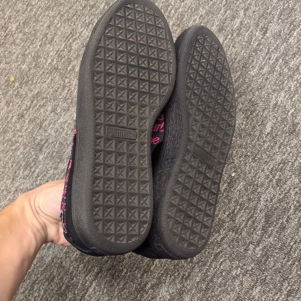 PUMA Girl's Black & Pink Barbie‎ Suede Classic Low Top Shoes Size 4.5
